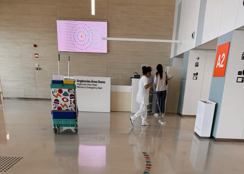 Limpieza de suelos hospitalarios de vinilo PVC: métodos y recomendaciones